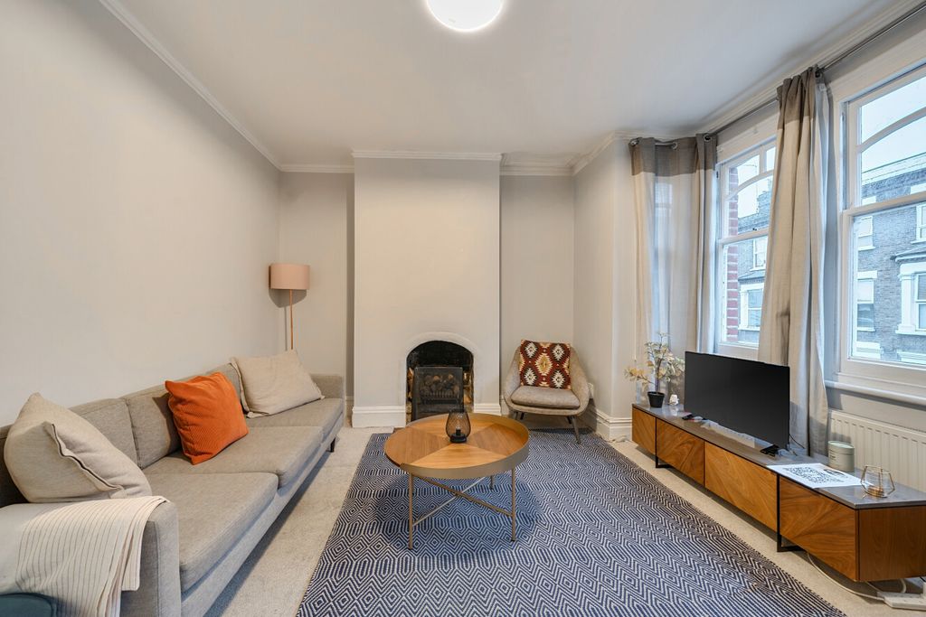 Property photo 2 of 11 1415519-11-698F83...