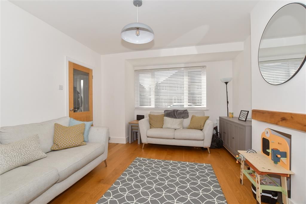 Property photo 3 of 13 Lounge