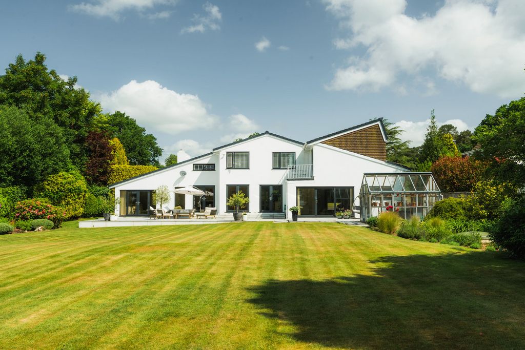 Property photo 1 of 32
