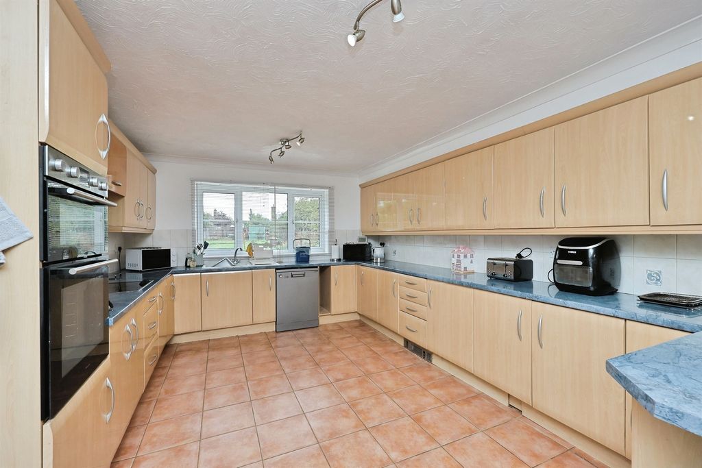 Property photo 3 of 26