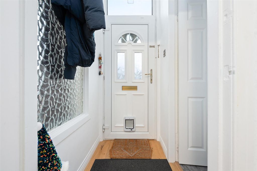 Property photo 2 of 25 44Gardenersstreet004.Jpg