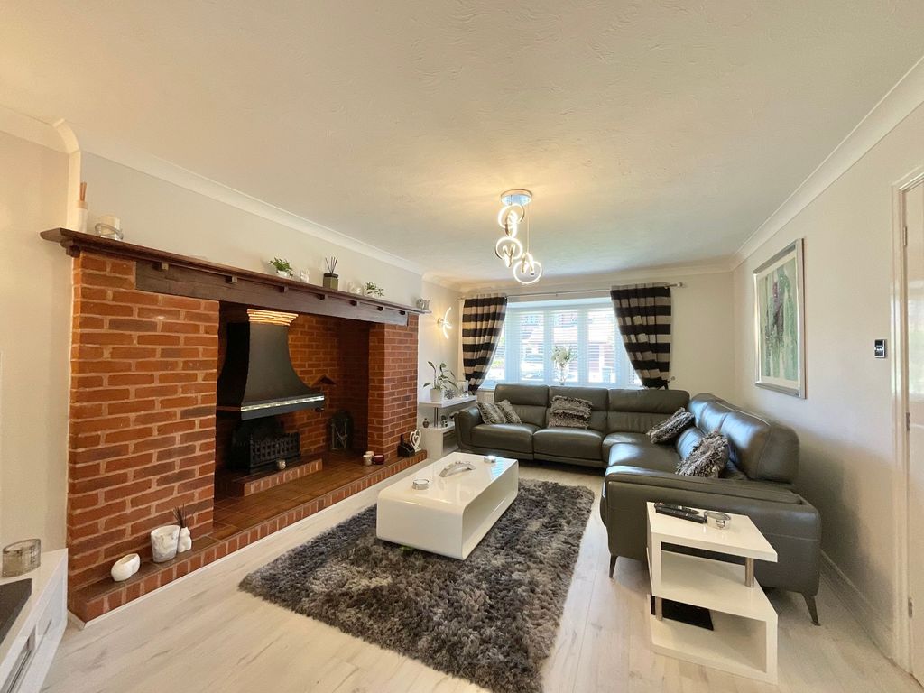 Property photo 3 of 34