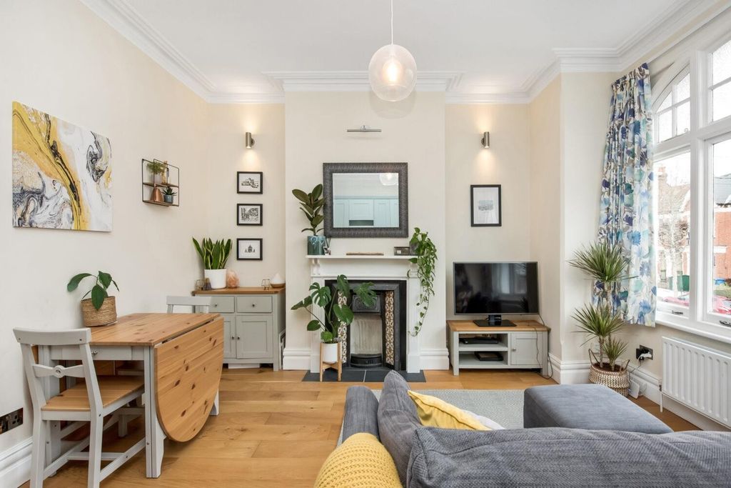 Property photo 3 of 6 08.02.2022_Flat-D-44-Holmdene-Avenue-Se24-9Lf_8-15