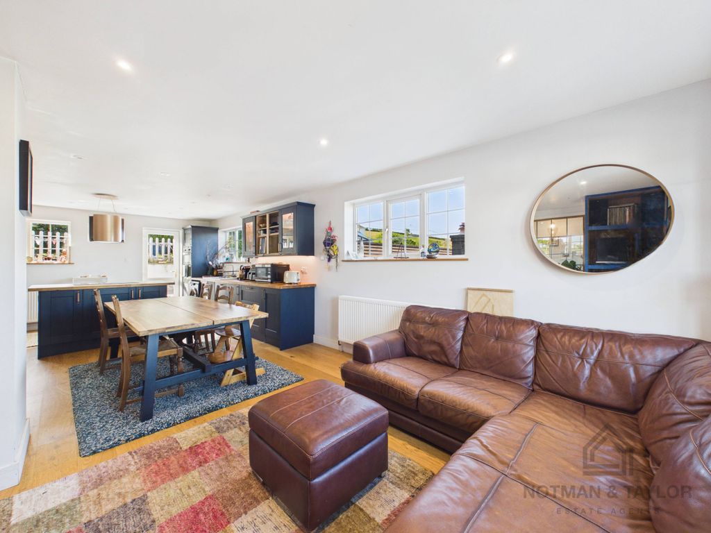 Property photo 2 of 32