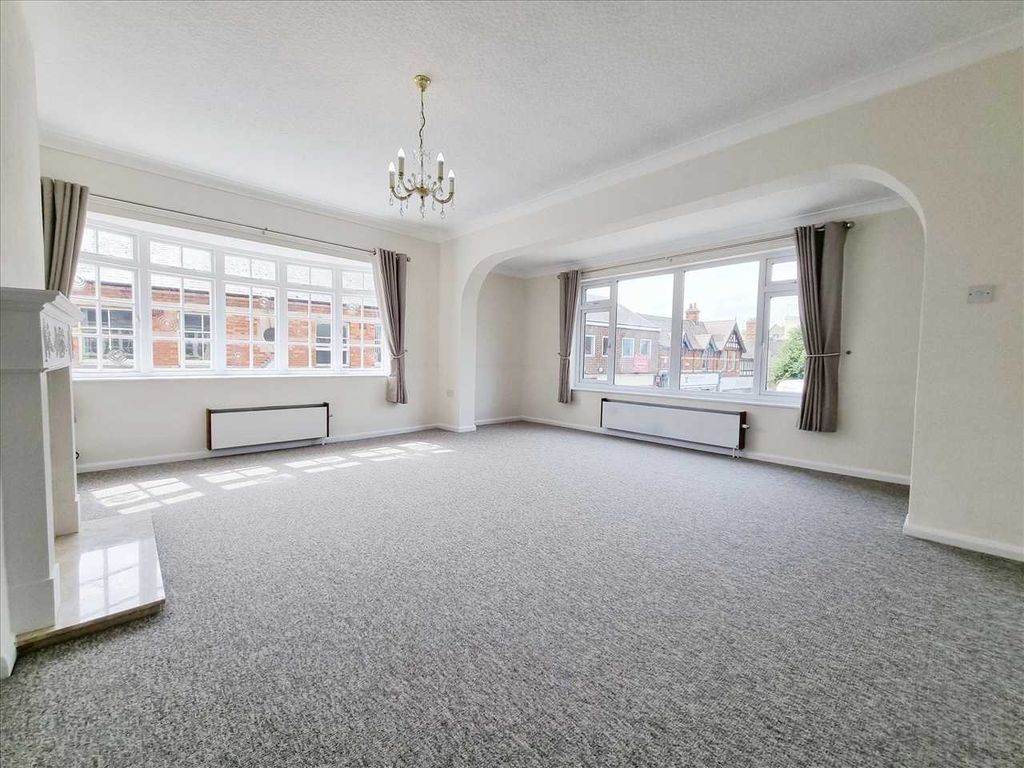 Property photo 2 of 6 Lounge: