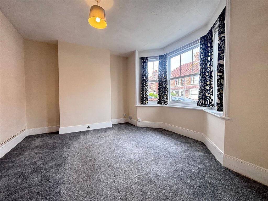 Property photo 2 of 17 Frontrecep.Jpg