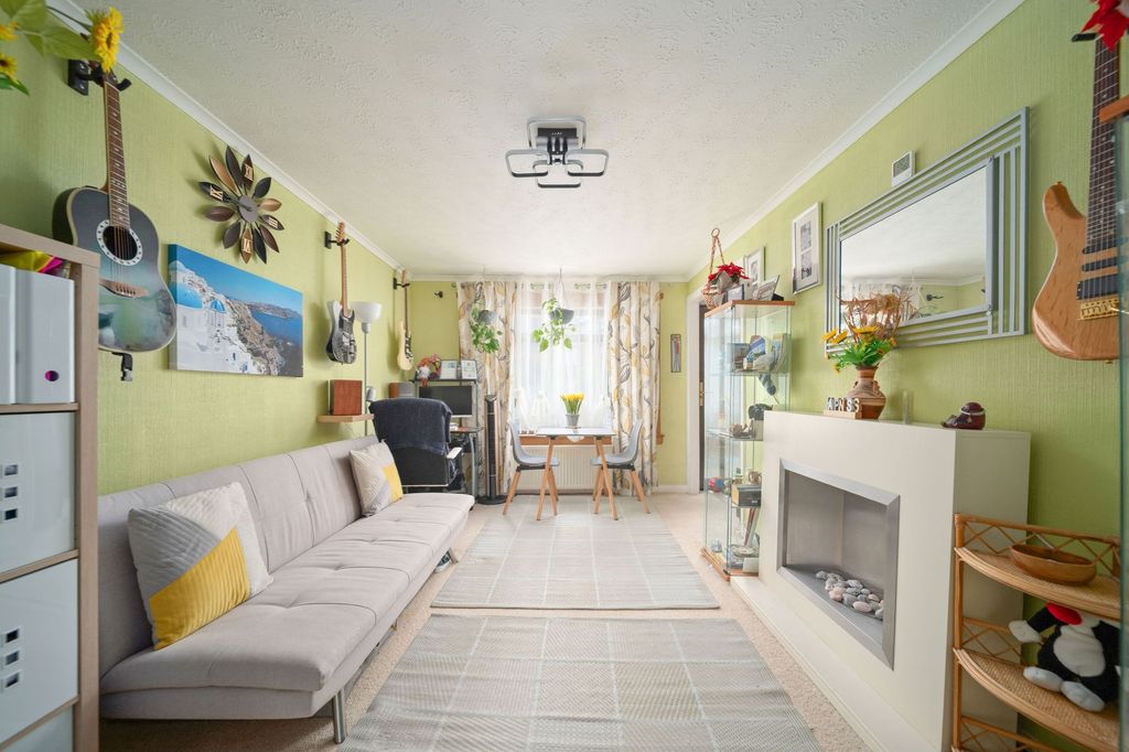 Property photo 3 of 28