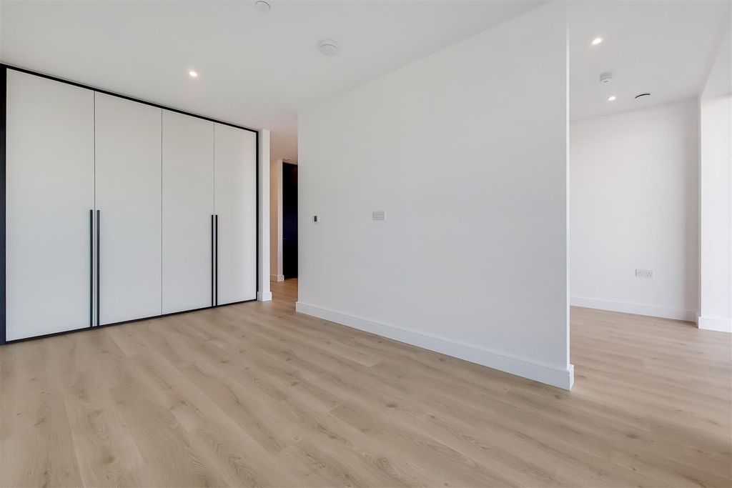 Property photo 3 of 8 4_Bedroom-2.Jpg