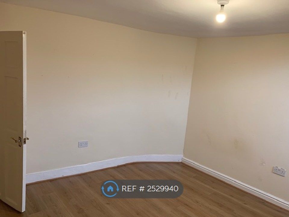 Property photo 3 of 10 Bedroom 1