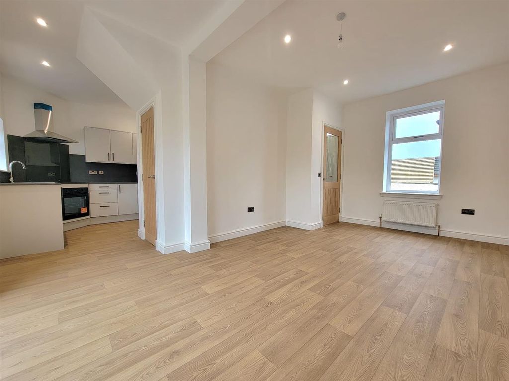 Property photo 2 of 16 Knm0076Glei Lounge, Kitchen (1).Jpg