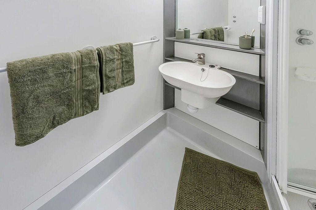 Property photo 2 of 8 Bathroom