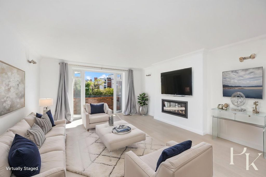 Property photo 1 of 25 Palmeira-Avenue-Crown-Close-6-010 - Living Room -