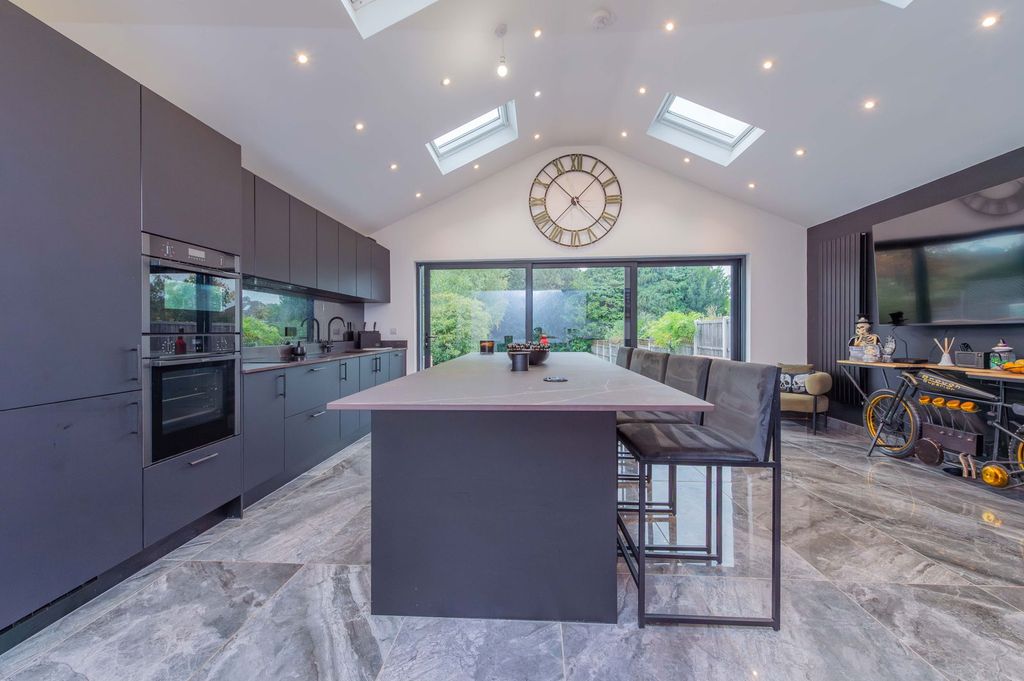 Property photo 2 of 46