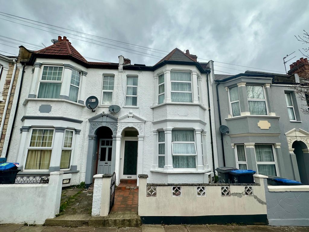 Property photo 1 of 10 3 Bed Flat To Rent West Ella Road, London Nw10 9Pu