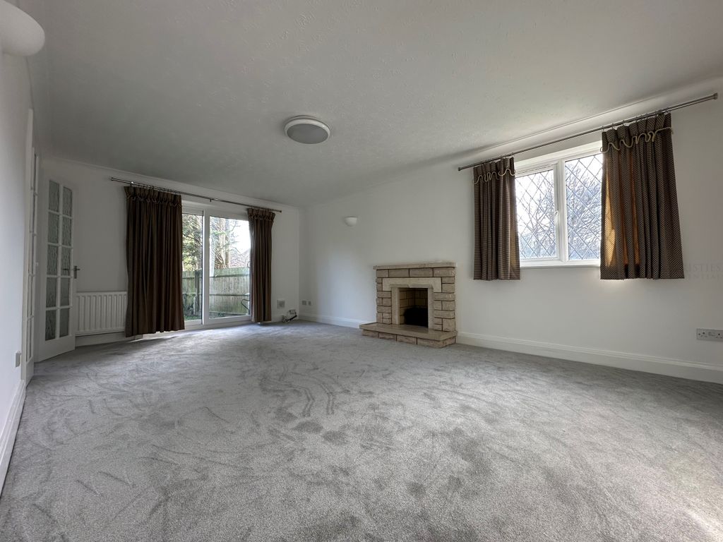 Property photo 2 of 17 Lounge