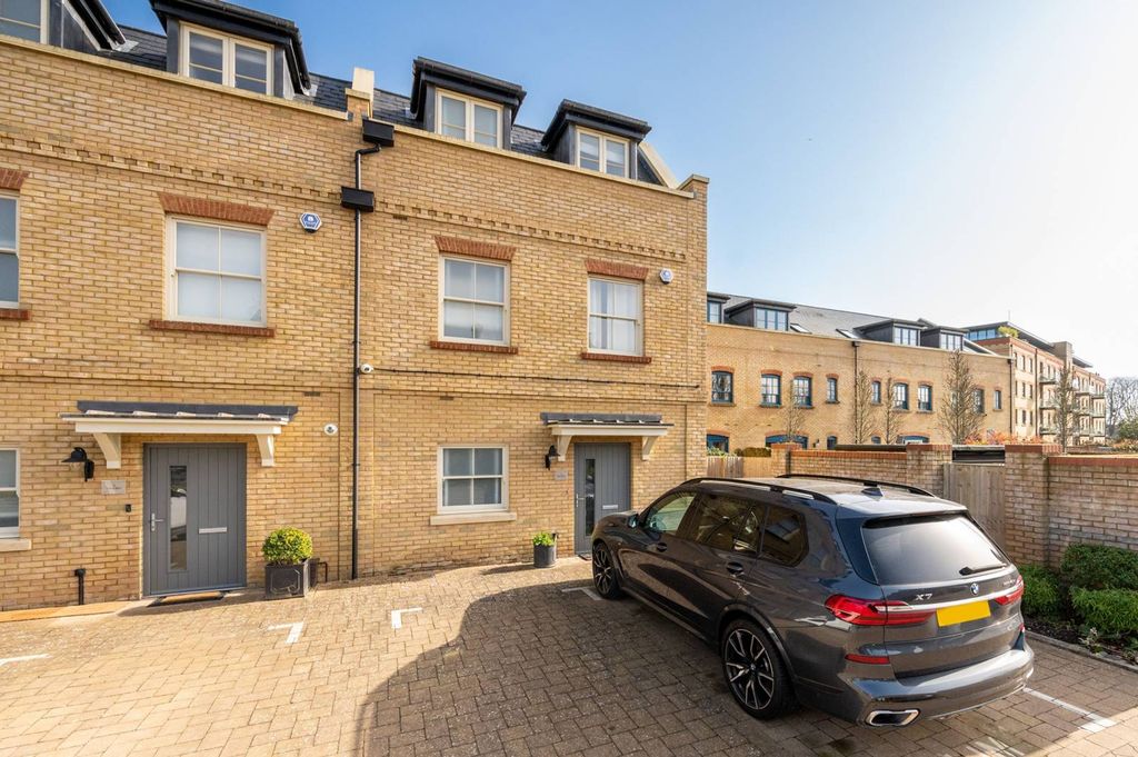 Property photo 2 of 22