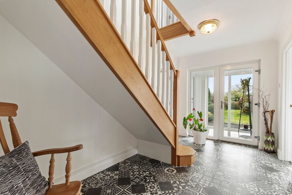 Property photo 3 of 45