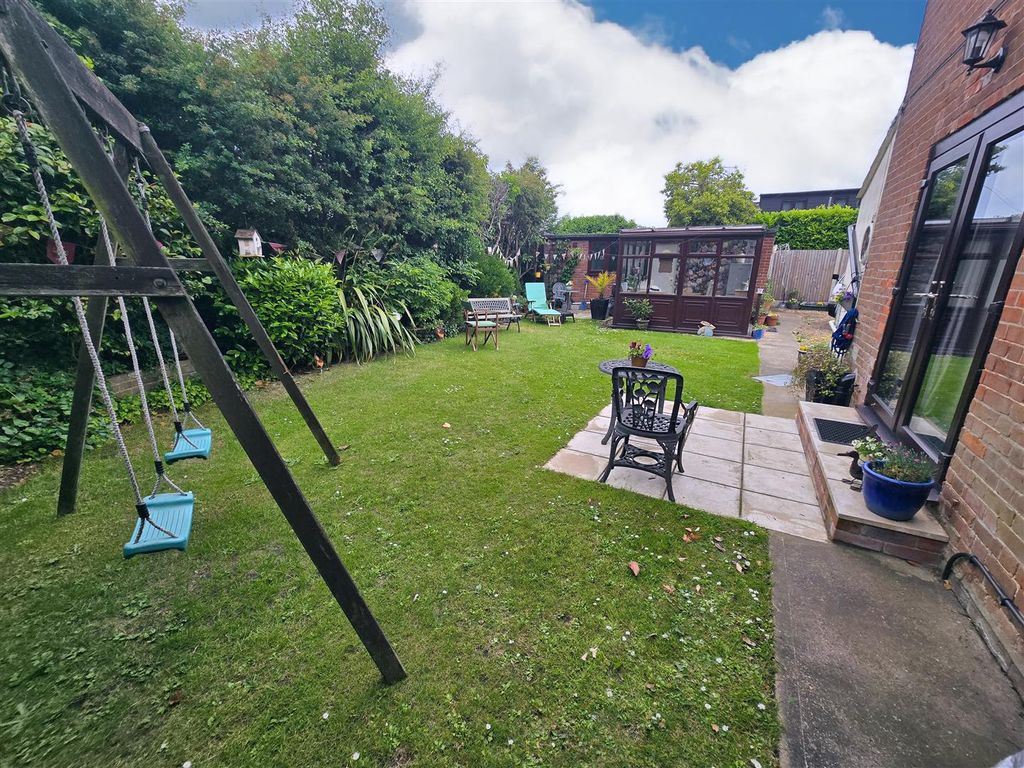 Property photo 2 of 19 Garden