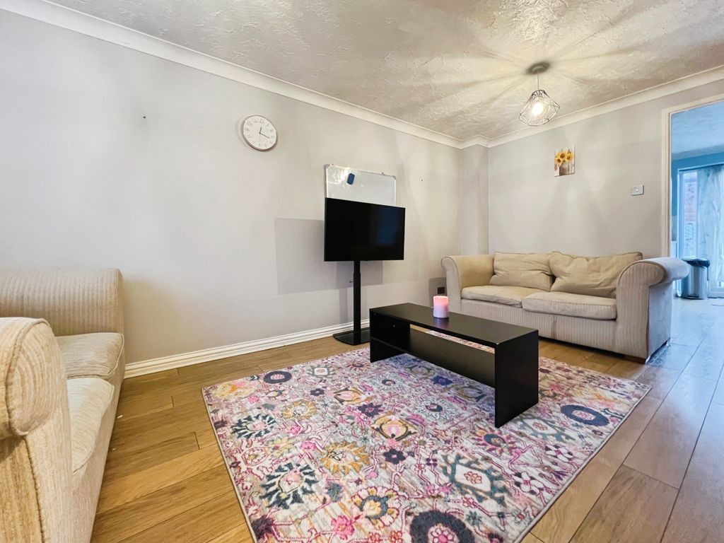 Property photo 3 of 20 Living Room