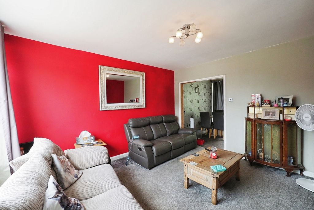 Property photo 2 of 17 Lounge