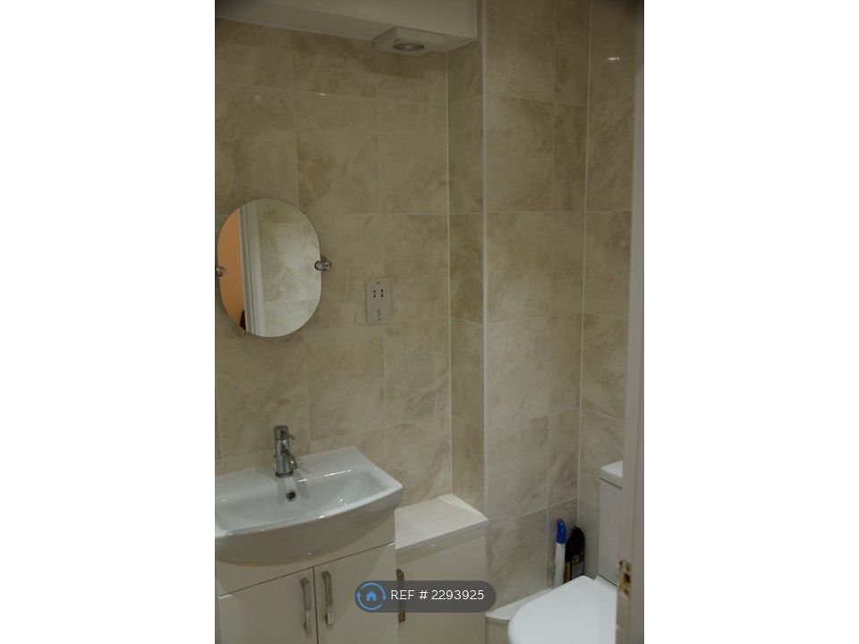 Property photo 2 of 10 Shower