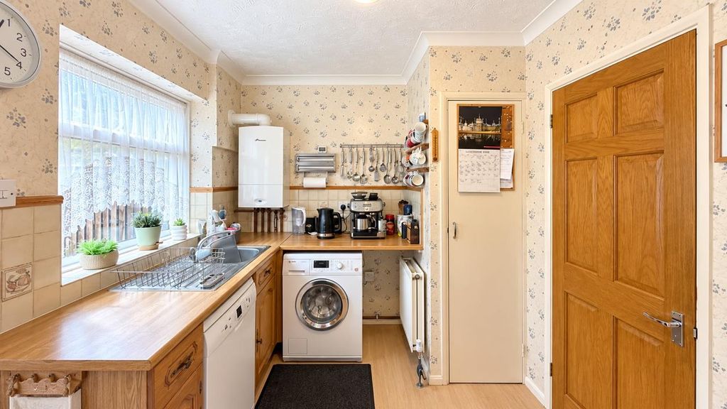 Property photo 2 of 25