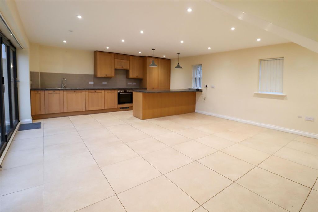 Property photo 2 of 15 Lounge.Jpg