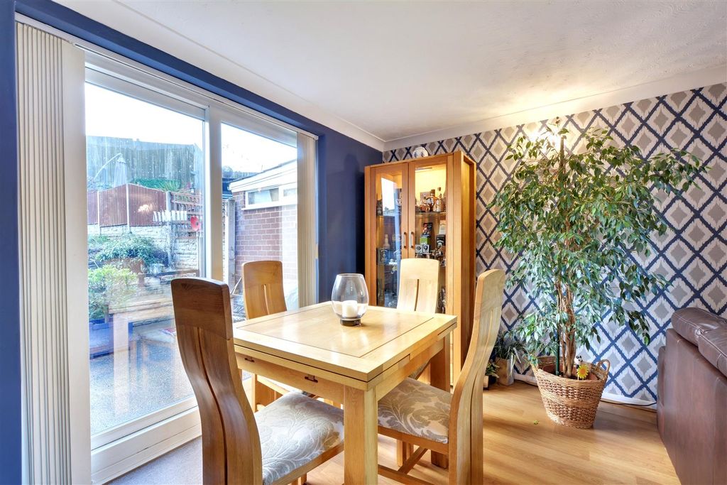 Property photo 3 of 14 Lounge_1.Jpeg