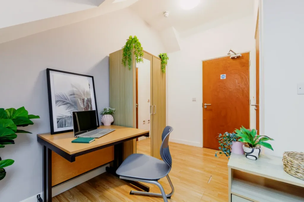 Property photo 3 of 44