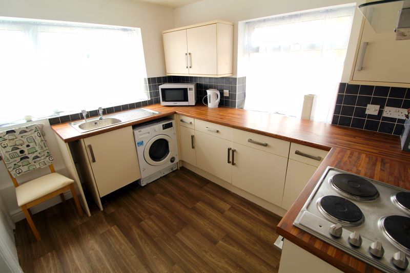 Property photo 2 of 7 Kitchen