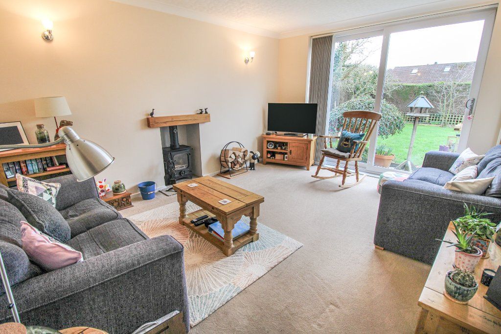 Property photo 2 of 16 Lounge