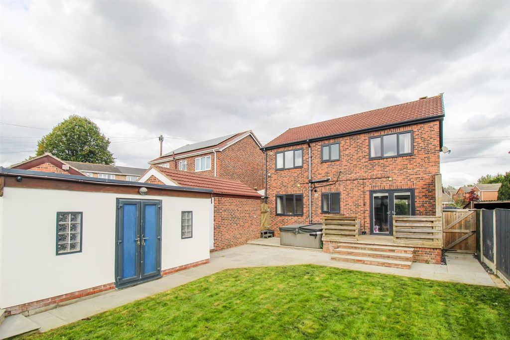 Property photo 2 of 13