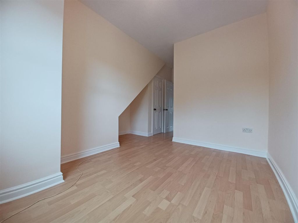 Property photo 2 of 4 Bedroom