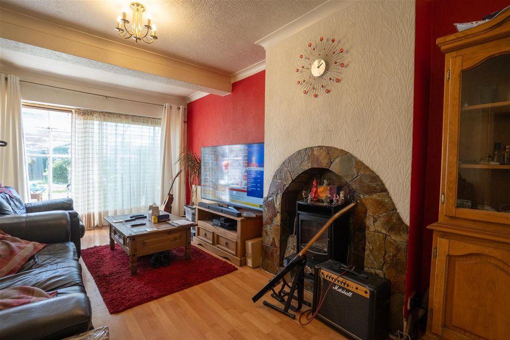 Property photo 2 of 14 Lounge