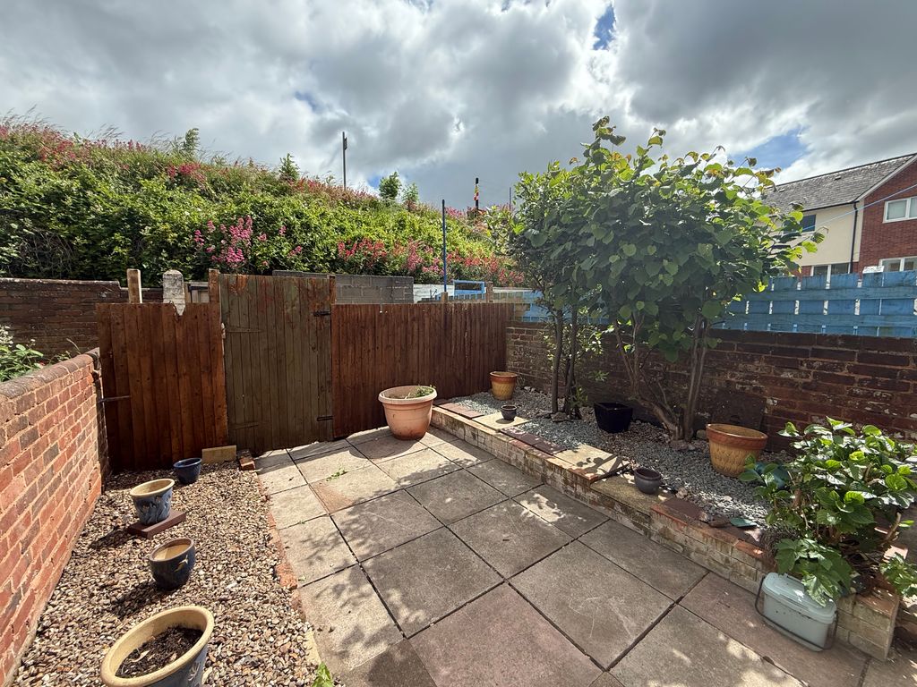 Property photo 2 of 12 Garden