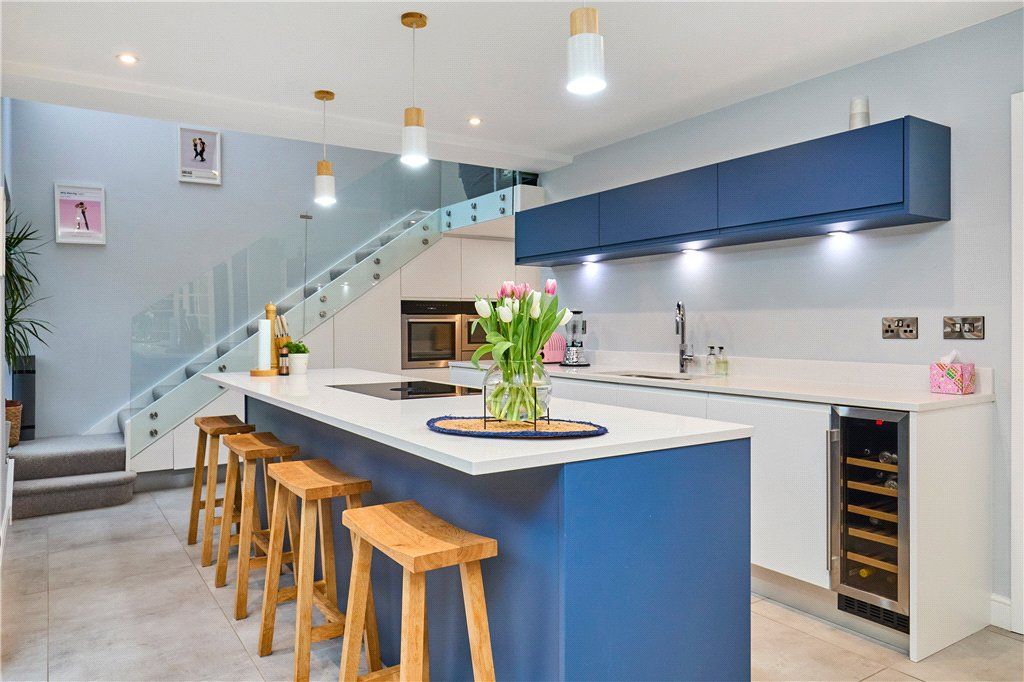 Property photo 2 of 24 Family Kitchen