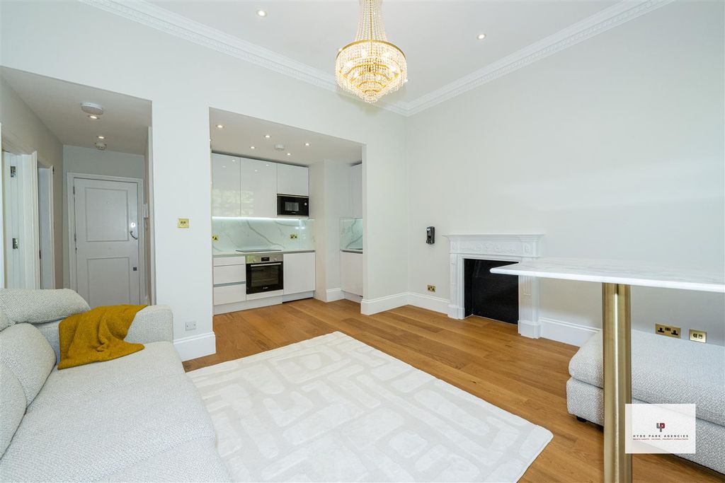 Property photo 3 of 11 Cleveland Square 7@49-008 Mr - Hpa.Jpg