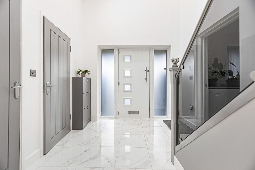 Property photo 2 of 51