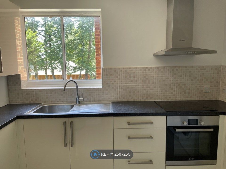 Property photo 2 of 6 Kitchen 2