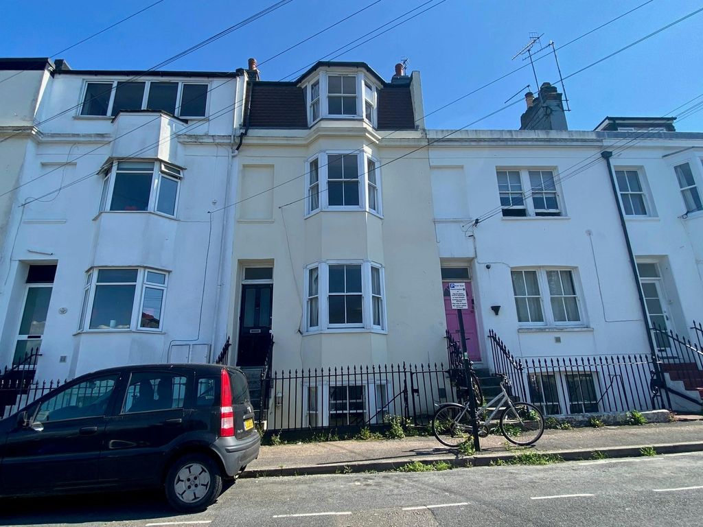 Property photo 1 of 4 Bath Street 16 Brighton 1.Jpg