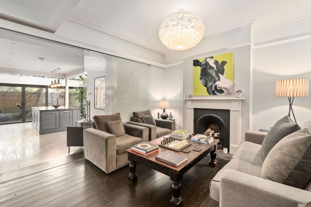 Property photo 3 of 18