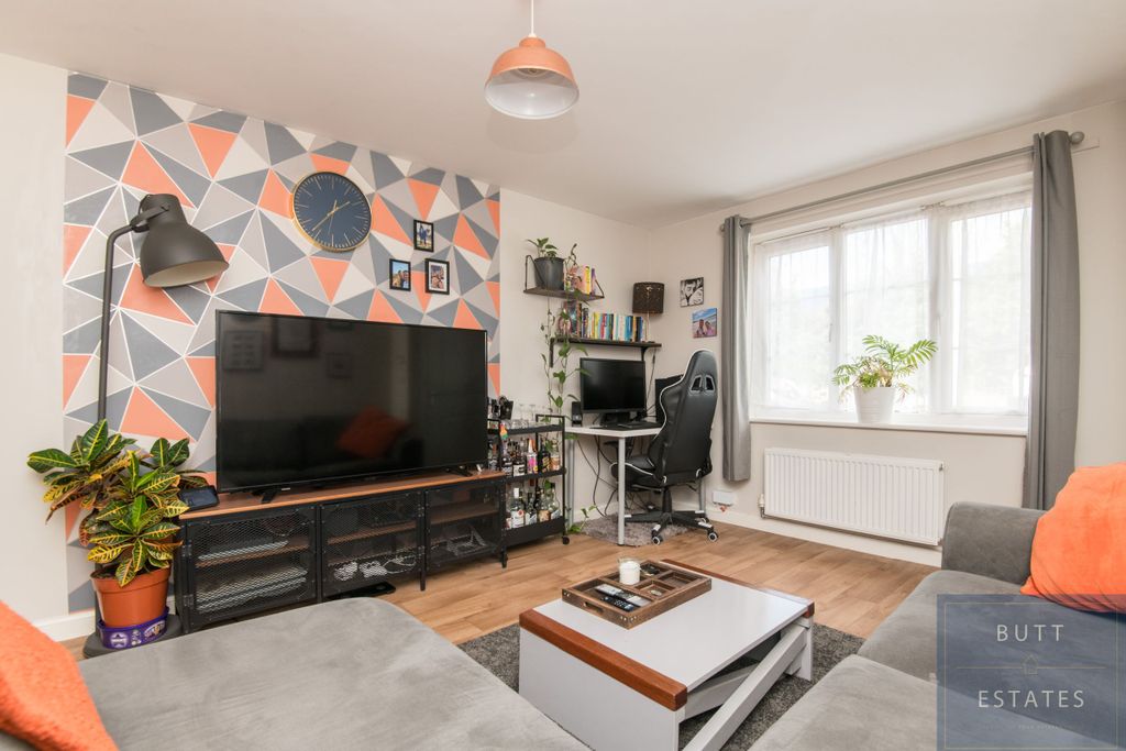 Property photo 2 of 11