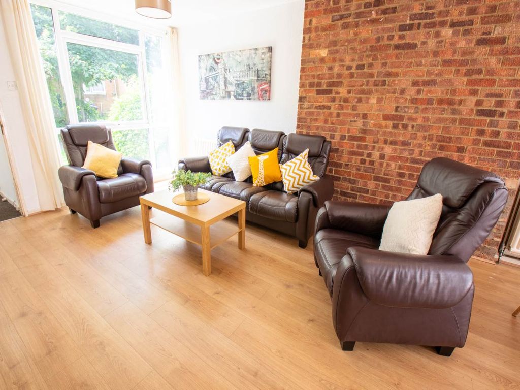 Property photo 3 of 18 8Nw-26