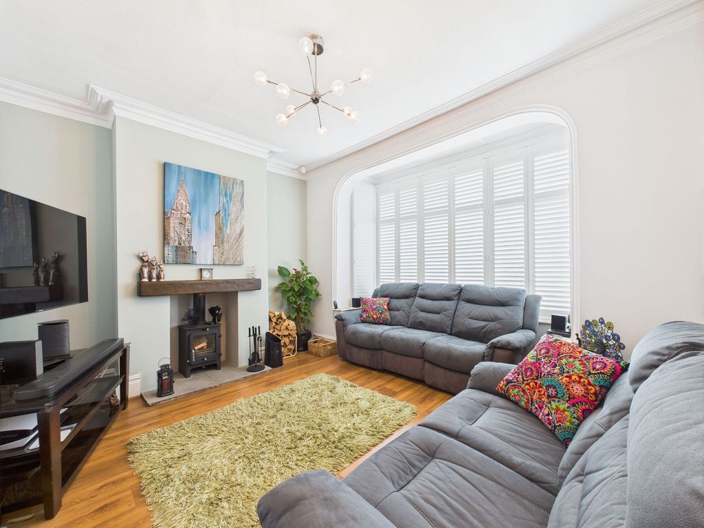 Property photo 2 of 31
