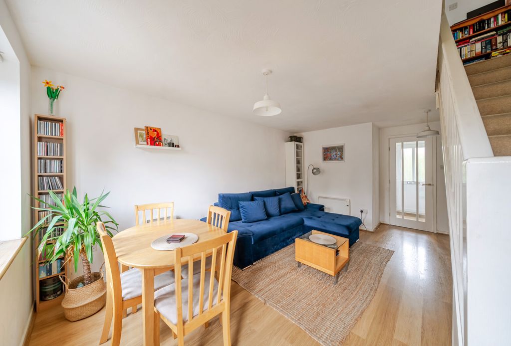 Property photo 2 of 11 1400979-11-696E07...