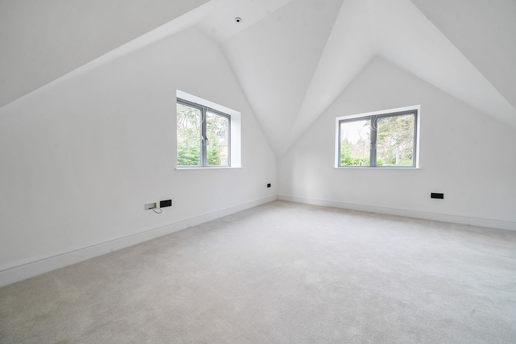 Property photo 3 of 18 1233650 (5)