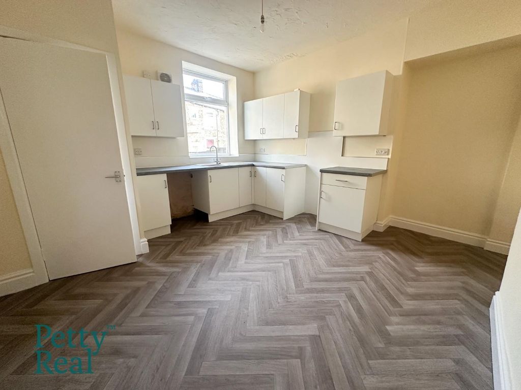 Property photo 3 of 8 8F7Bff2F-64C4-4E04-8E55-3881E09D2B25.Jpeg