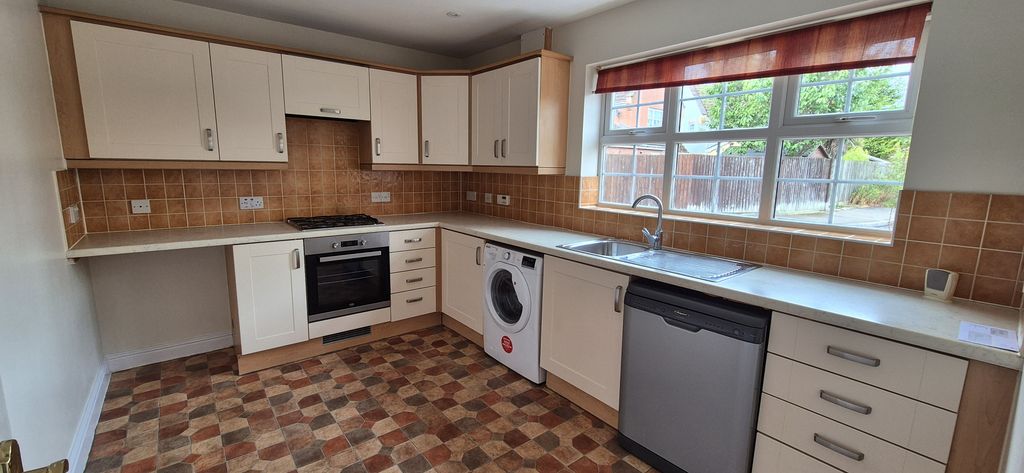 Property photo 2 of 6 Kitchen