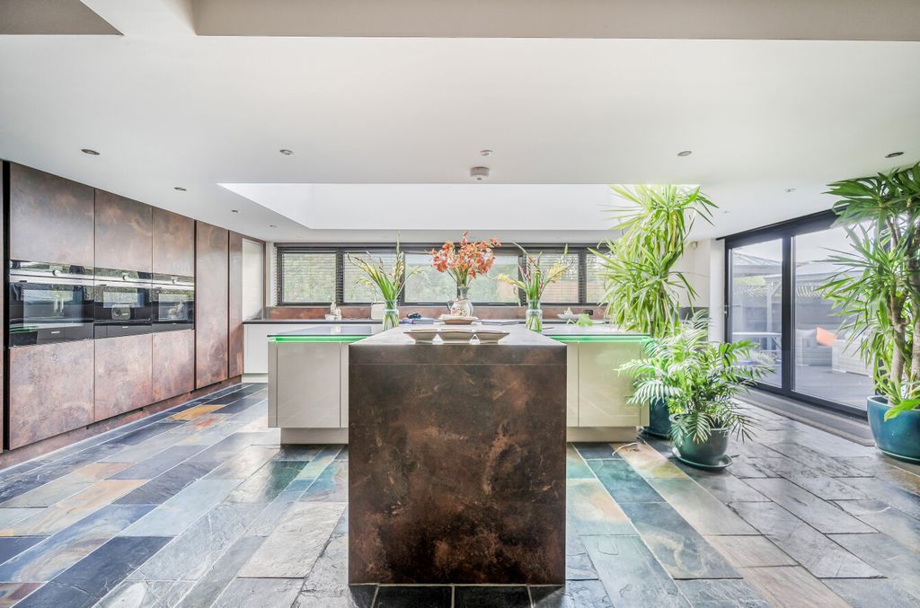 Property photo 2 of 33 1348263-32-68c848...