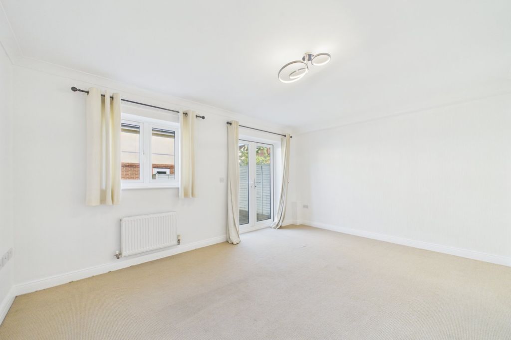 Property photo 3 of 12 Picture No. 18